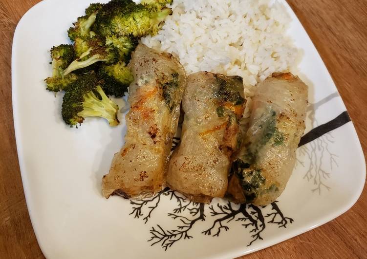 Simple Way to Prepare Any-night-of-the-week Chicken &amp; Kale Spring rolls