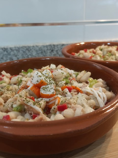 Una foto de Ensalada fría de alubias blancas 🥗🥄