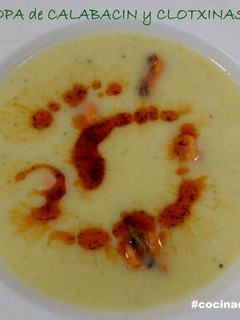 Una foto de Sopa de calabacín con Clotxinas