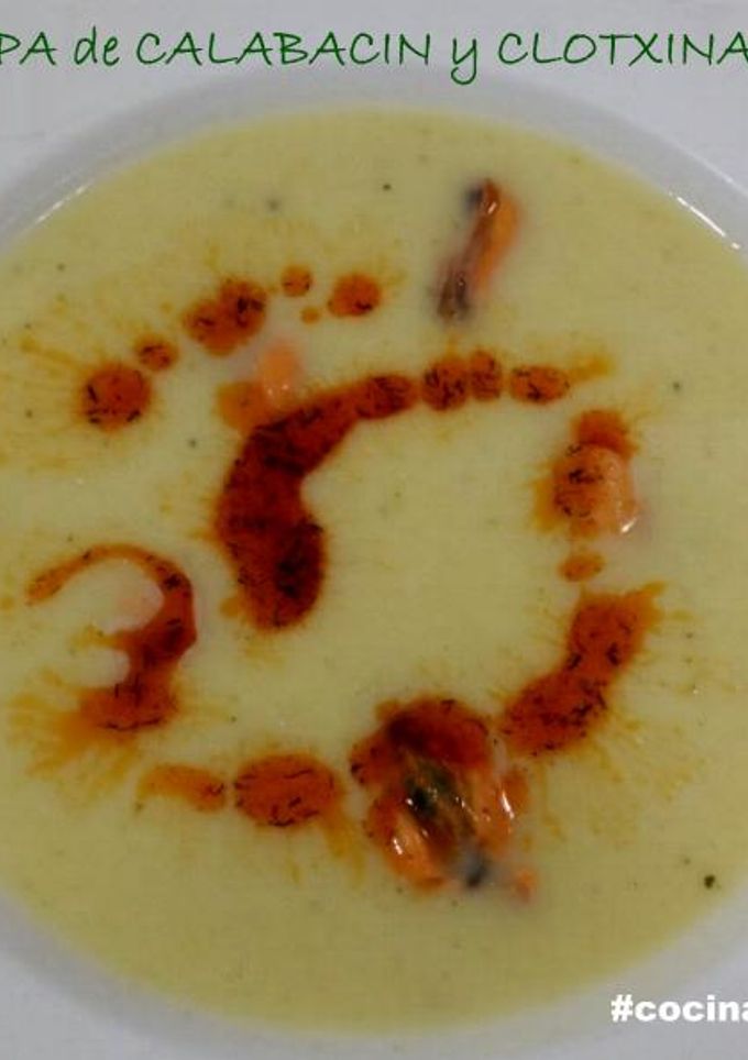 Una foto de Sopa de calabacín con Clotxinas