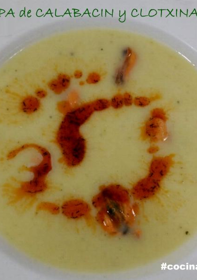 Una foto de Sopa de calabacín con Clotxinas