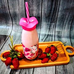 A picture of Strawberry smoothie.