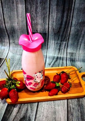 A picture of Strawberry smoothie.