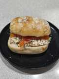 Bocadillo Coleslaw con Salmón Ahumado