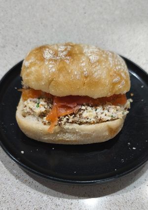 Una foto de Bocadillo Coleslaw con Salmón Ahumado
