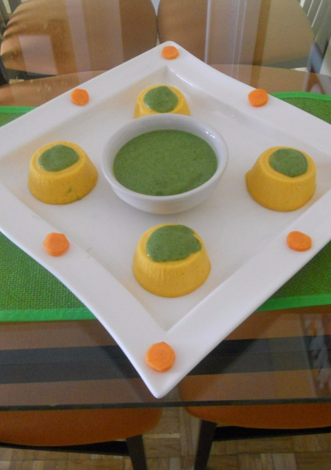 Una foto de Flan de zanahoria con bechamel de espinacas