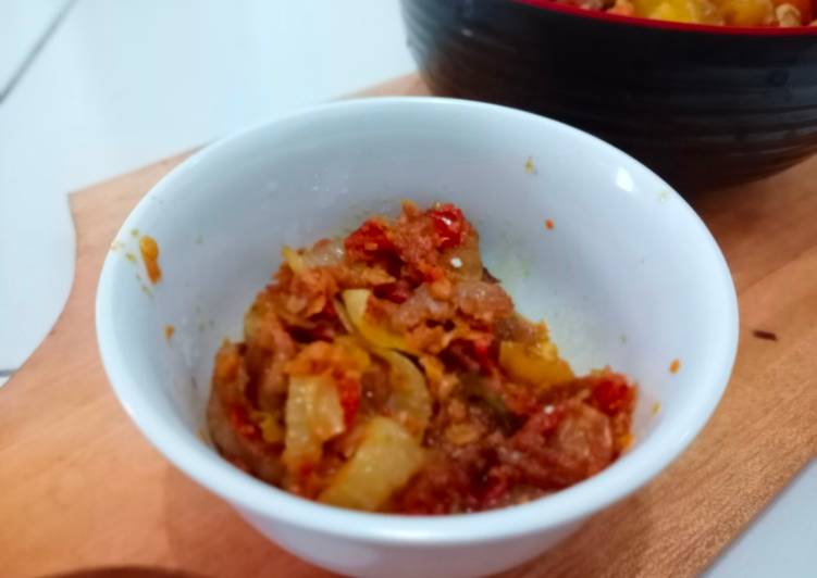 Langkah Mudah untuk Menyiapkan Sambal Ebi Bombay, Enak Banget