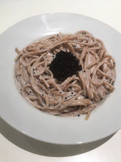 Una foto de Ensaladilla de pasta con atún y huevas de lumpo