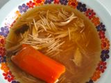 Sopa de pollo casera en olla