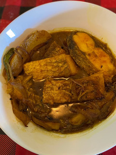 A picture of Bangali maacher jhol (simple bengal fish curry).
