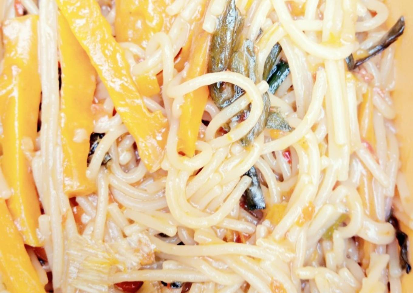 Jallop spaghetti with carrot