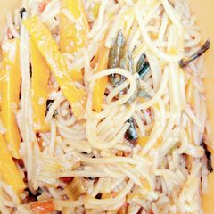 A picture of Jallop spaghetti with carrot.