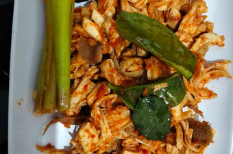 Cara Membuat Ayam Suwir Pedas Manis Wajib Dicoba