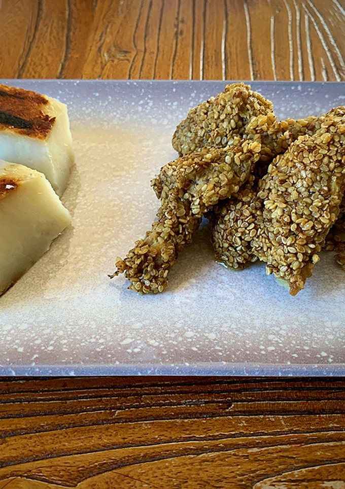 Una foto de Tiras de pollo con sésamo y naranja