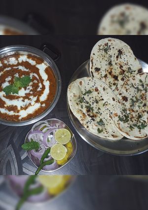A picture of Dal Makhani with Naan.