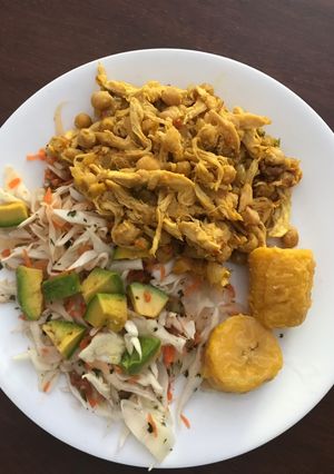 Una foto de Guiso de garbanzos con pollo
