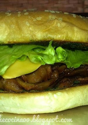 Una foto de Hamburguesa con mortadela picante