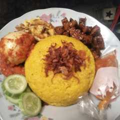Nasi Kuning Praktis রেসিপির প্রধান ছবি