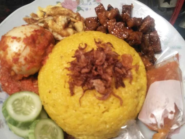 Cara Sederhana Membikin Resep  Nasi Kuning Praktis yang Bikin Ngiler, Enak