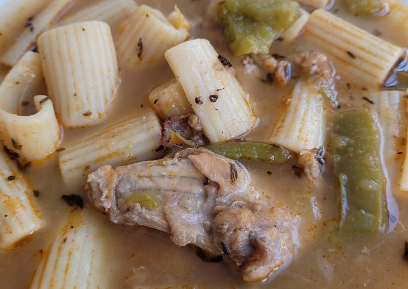 Guiso de conejo y pasta de mamá