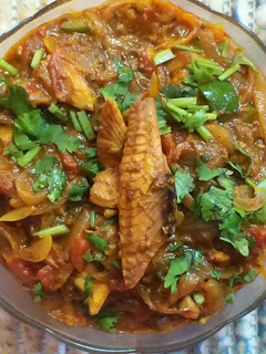 ஸ்ரீலங்கன் பிஷ் காப்சிகம் கிரேவி (fish capsicum gravy recipe in tamil) செய்முறை முக்கிய புகைப்படம்