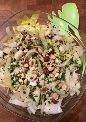 Une photo de ☆Salade d’Endives, 4 noix, Pomme et Morbier☆