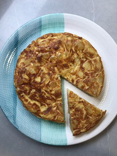 Una foto de Un clásico: Tortilla de patata con cebolla