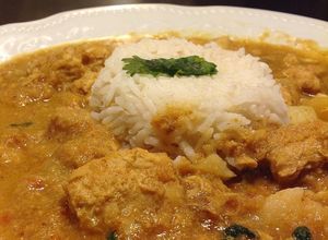 Una foto de Curry de pescado al leche de coco - comida india