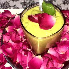 A picture of Avocado shake and cubes.