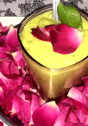A picture of Avocado shake and cubes.