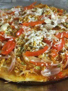 வெஜ் பீட்சா(veg pizza recipe in tamil) செய்முறை முக்கிய புகைப்படம்