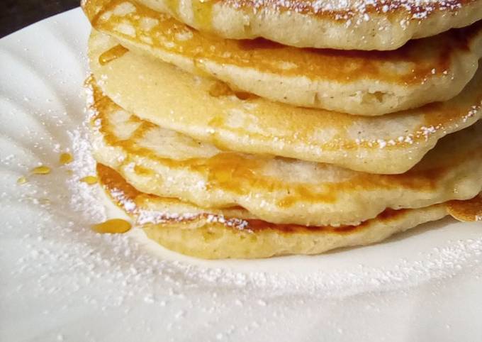 Fluffy mini pancakes with sultanas