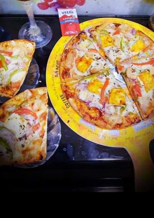 A picture of Tangy Paneer Pizza.