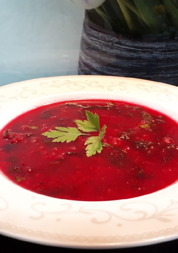 Una foto de Caldo de verdura rojo o para "vampiros"