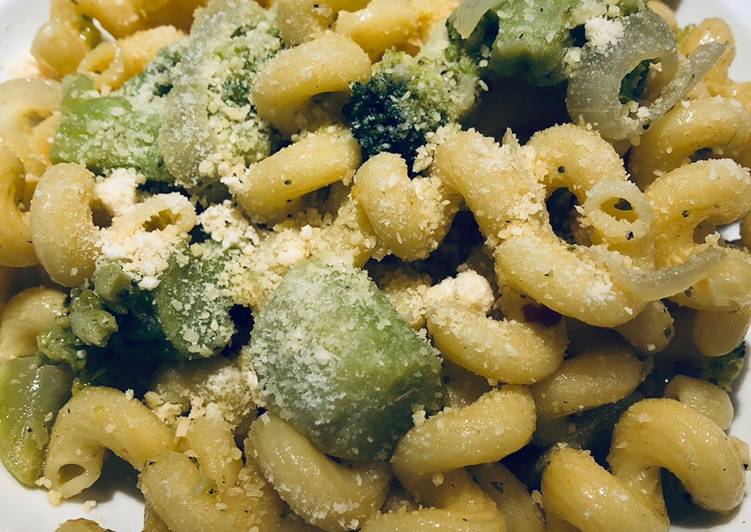 Easiest Way to Prepare Super Quick Homemade Quick and Easy Broccoli 🥦 Pasta