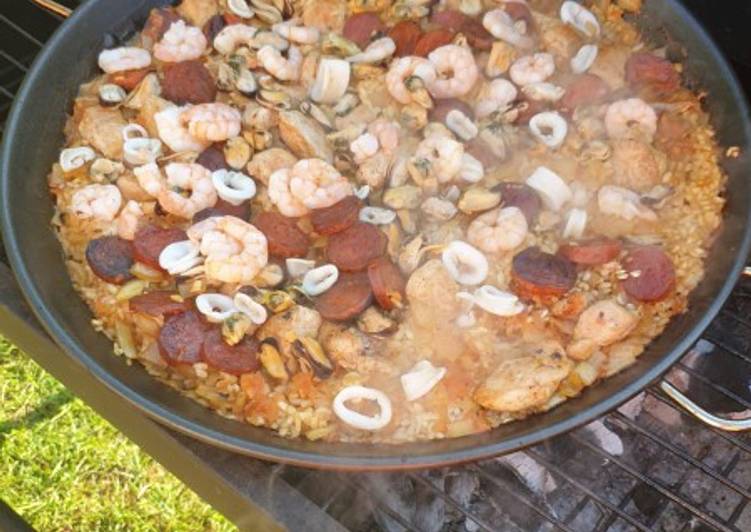 Recipe of Award-winning Chicken and Seafood Paella