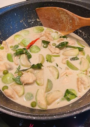 A picture of Green Curry Chicken (Keto).
