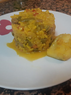 Una foto de Arroz y verduras con bacalao