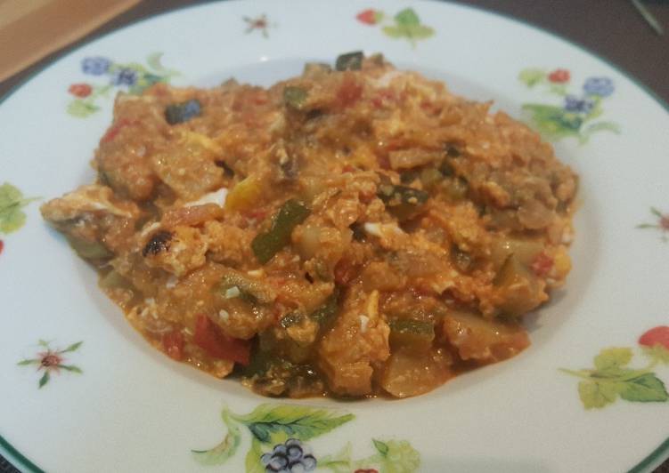 Pisto con huevos revueltos