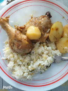 Una foto de Pollo al Horno con Papitas a la Mostaza