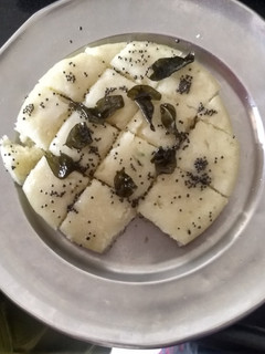 A picture of Rava Dhokla.