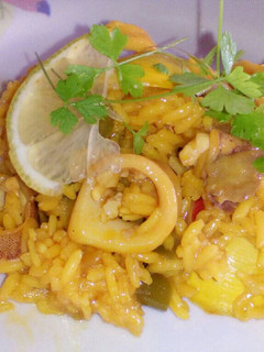 Una foto de Arroz con chipirones y almejas🥘
