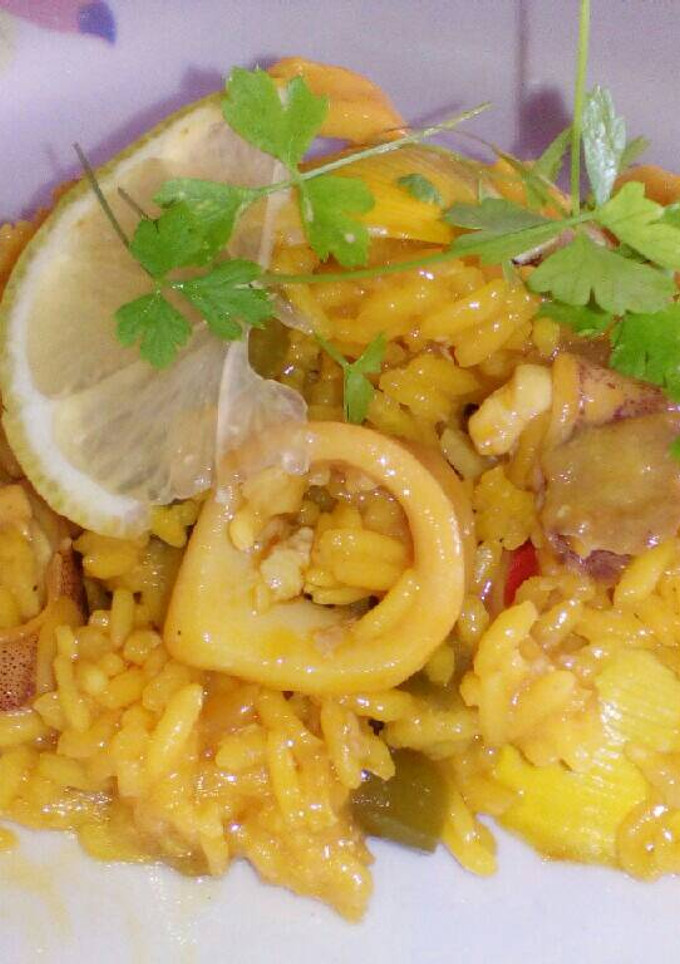 Una foto de Arroz con chipirones y almejas🥘