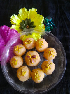 A picture of Coconut ladoo.