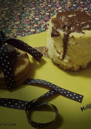 Una foto de Mug cake cheesecake de baileys y chocolate