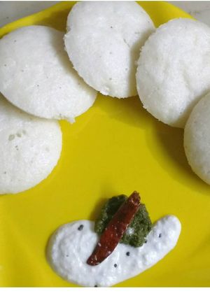 A picture of Rava Idli.