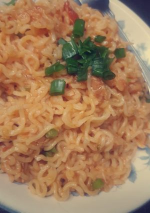 A picture of Chicken and veg noodles.