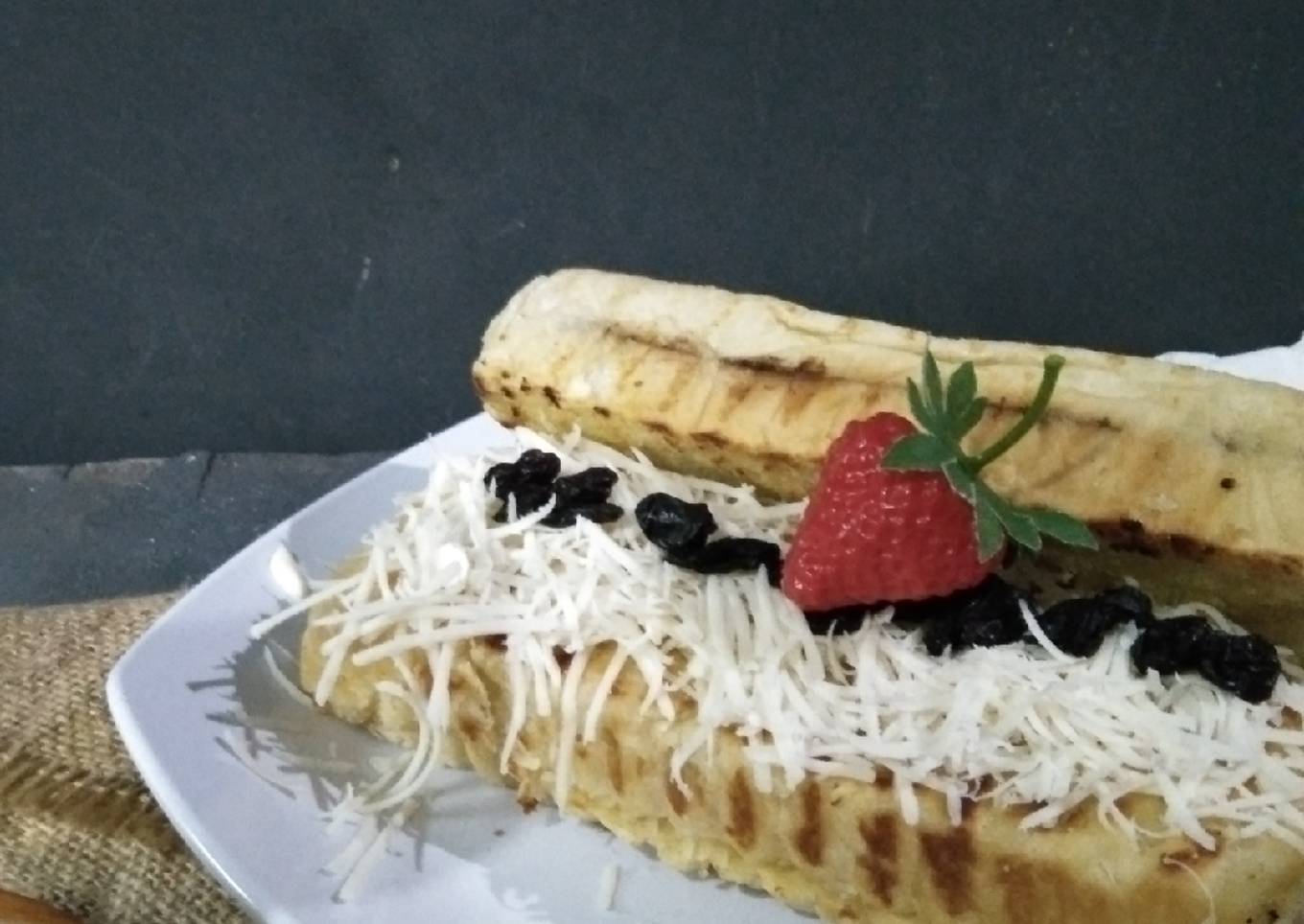 Roti bakar coklat keju kismis