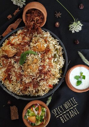 A picture of Chicken White Biryani.