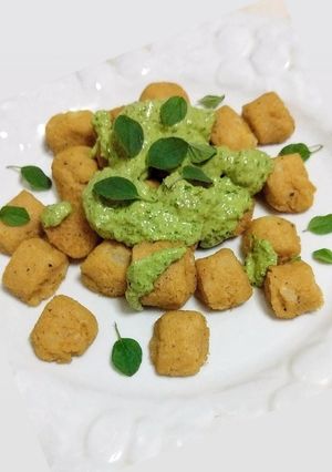 Una foto de ÑOQUIS CROCANTES AL PESTO – 100% Vegan – 100% Gluten free